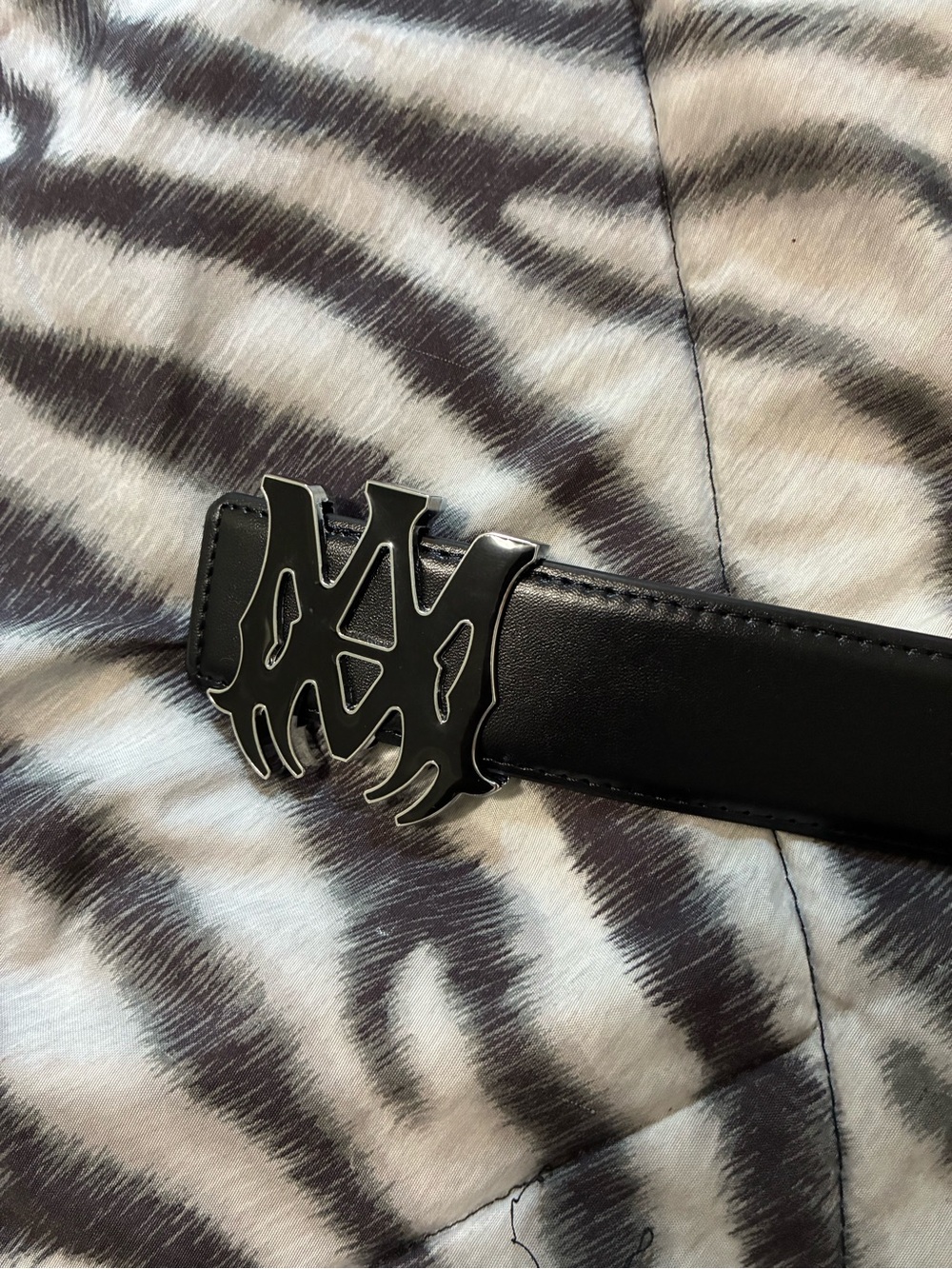 Black Men’s Leather Belt with Stylish Metal Buckle